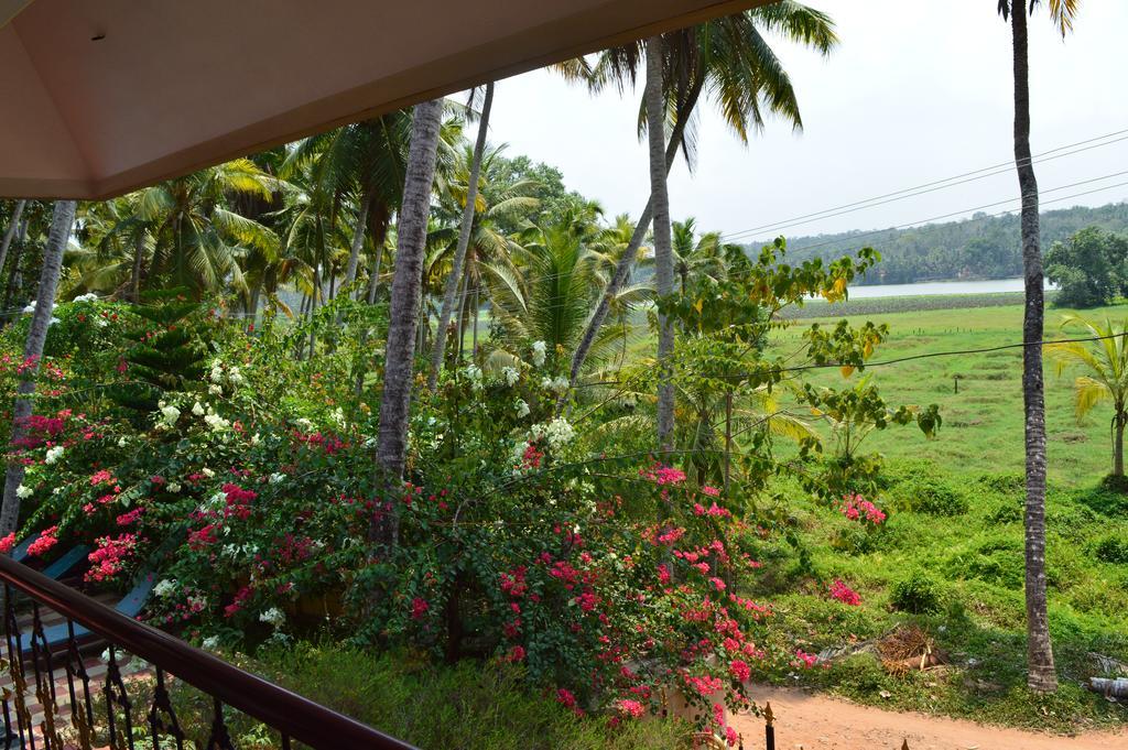 Ganesh Ayurveda Holiday Home Bed And Breakfast Kovalam Exterior foto